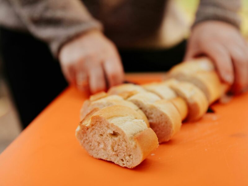 Cutting a baguette