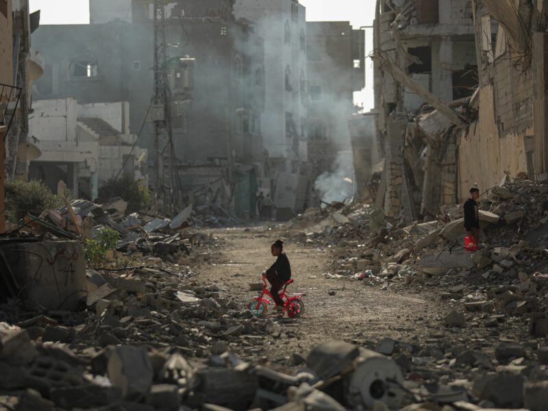 Displaced Palestinians, taking refuge in Bureij Refugee Camp, start to return their houses after the announcement of ceasefire and hostage-prisoner swap deal between Hamas and Israel in Gaza City