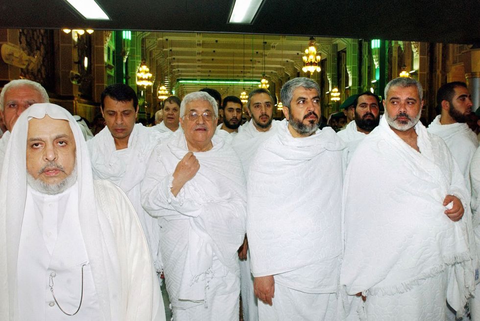 ​Mohammed Dahlan (third on the left) and Mahmoud Abbas (fourth on the left) at Mecca in Saudi Arabia in 2023.