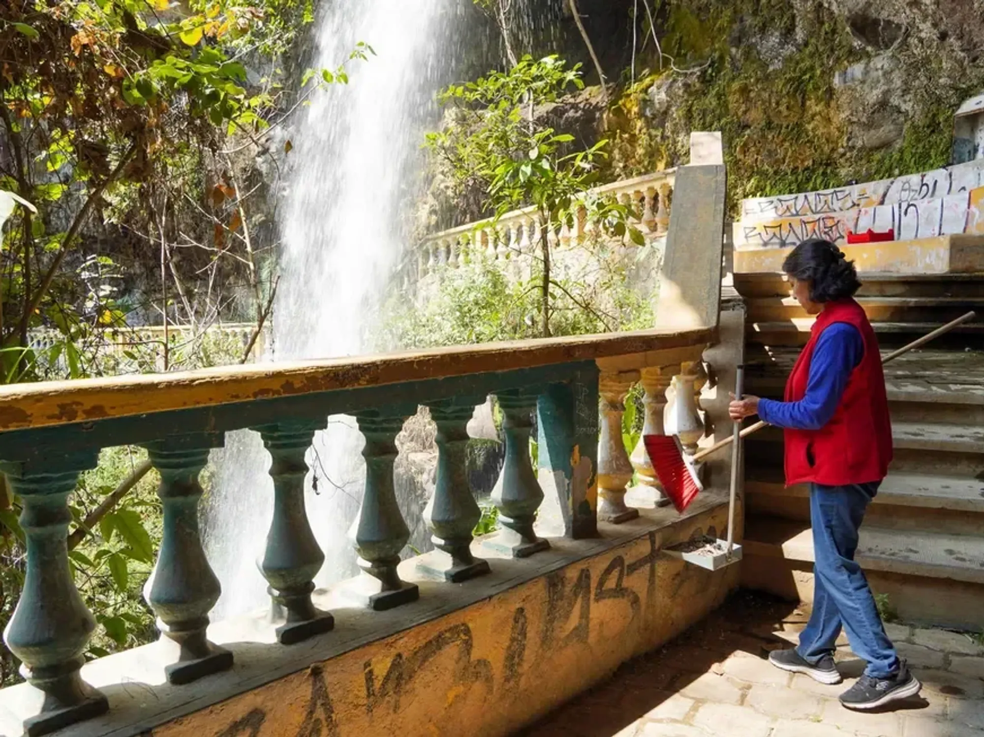 The Mexican Volunteers Who Go Chasing (And Cleaning) Waterfalls
