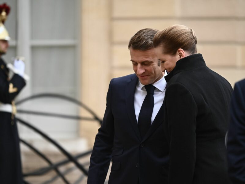 Photo of French President Emmanuel Macron welcoming Danish Prime Minister Mette Frederiksen in Paris on Jan. 28