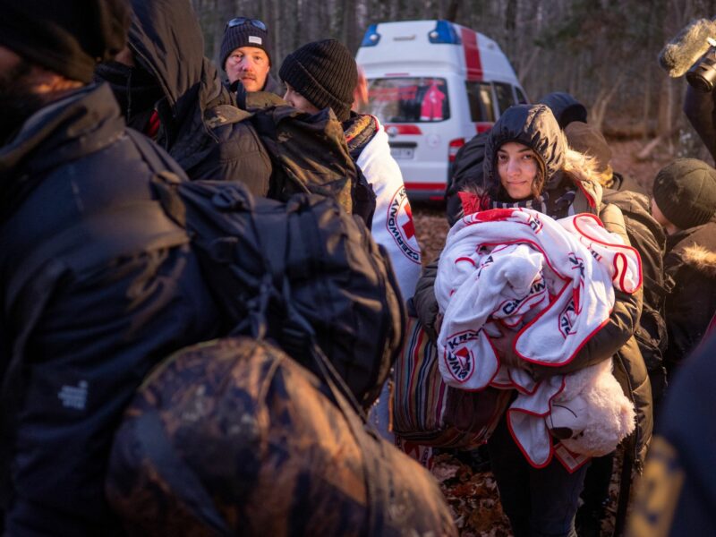 Refugee family calls out to activists for help in Narewka, Poland
