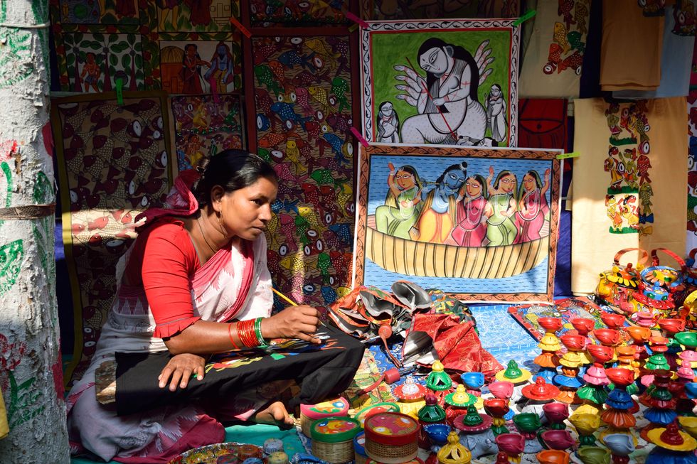 The word Pata comes from the sanskrit word Patta that means ''a piece of cloth'' and Chitra refers to painting.