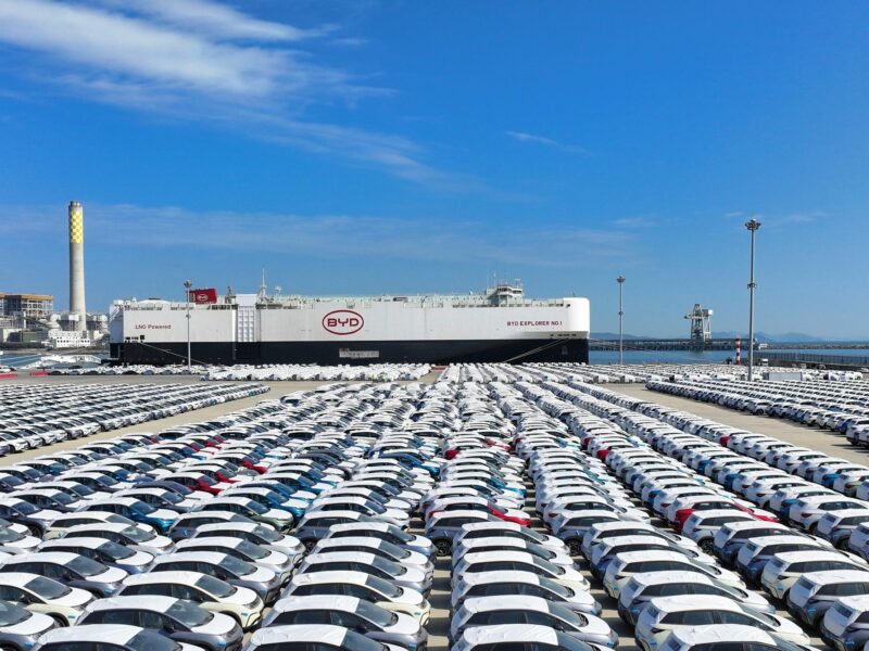 5,000 new energy vehicles (NEVs) on board, it set sail for the ports of Vlissingen in the Netherlands and Bremerhaven in Germany.