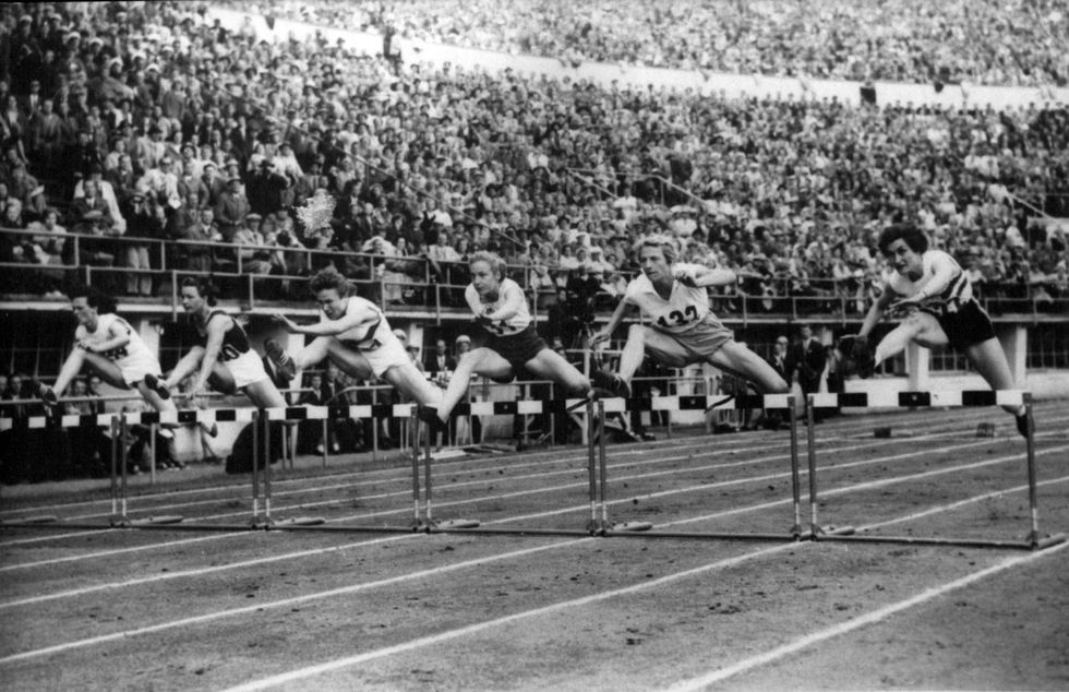 80 M Olympic race, S Strickland, M Goloubichnaia, M Sander.