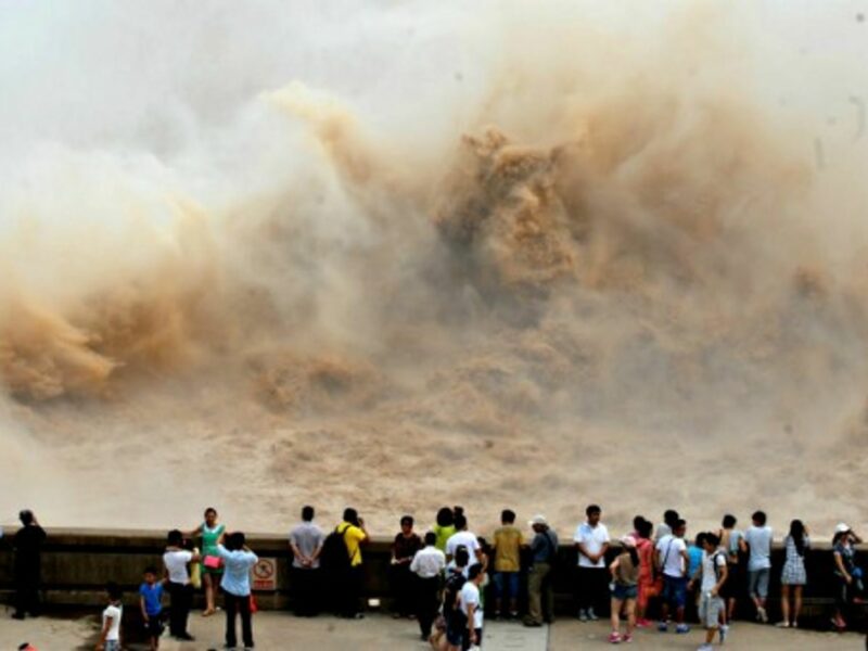 A bit of spring cleaning for the the Xiaolangdi Dam on the Yellow River in Jiyuan.