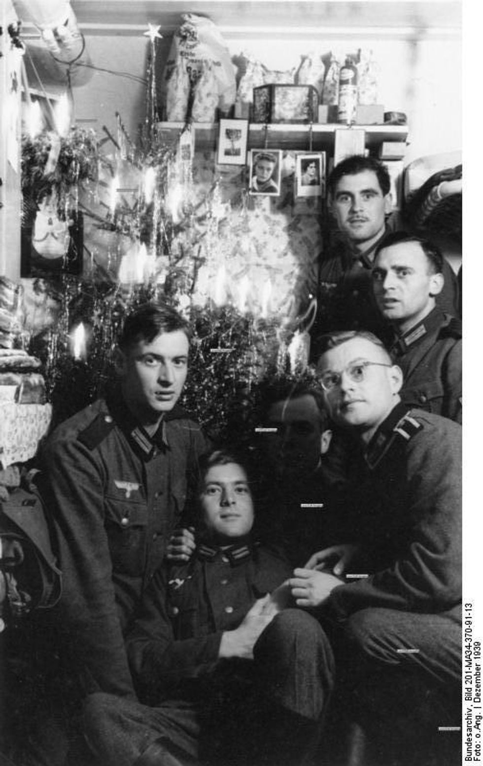 A book called "Wartime Christmas" book was reissued again and again from 1940 to 1944 for families and soldiers at the front