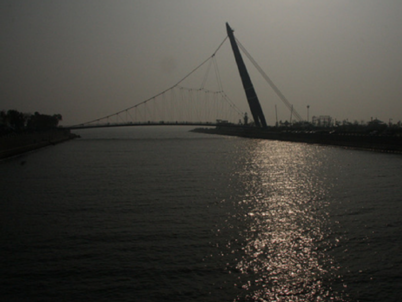 A bridge over the Bohai Gulf (gaobo)