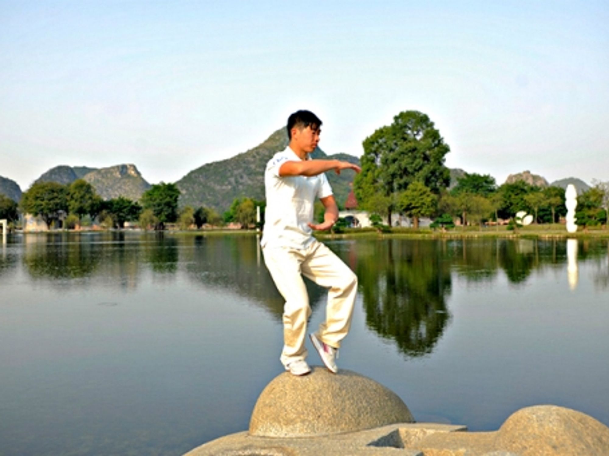 A Chinese GO giving a tai-chi class in Guilin