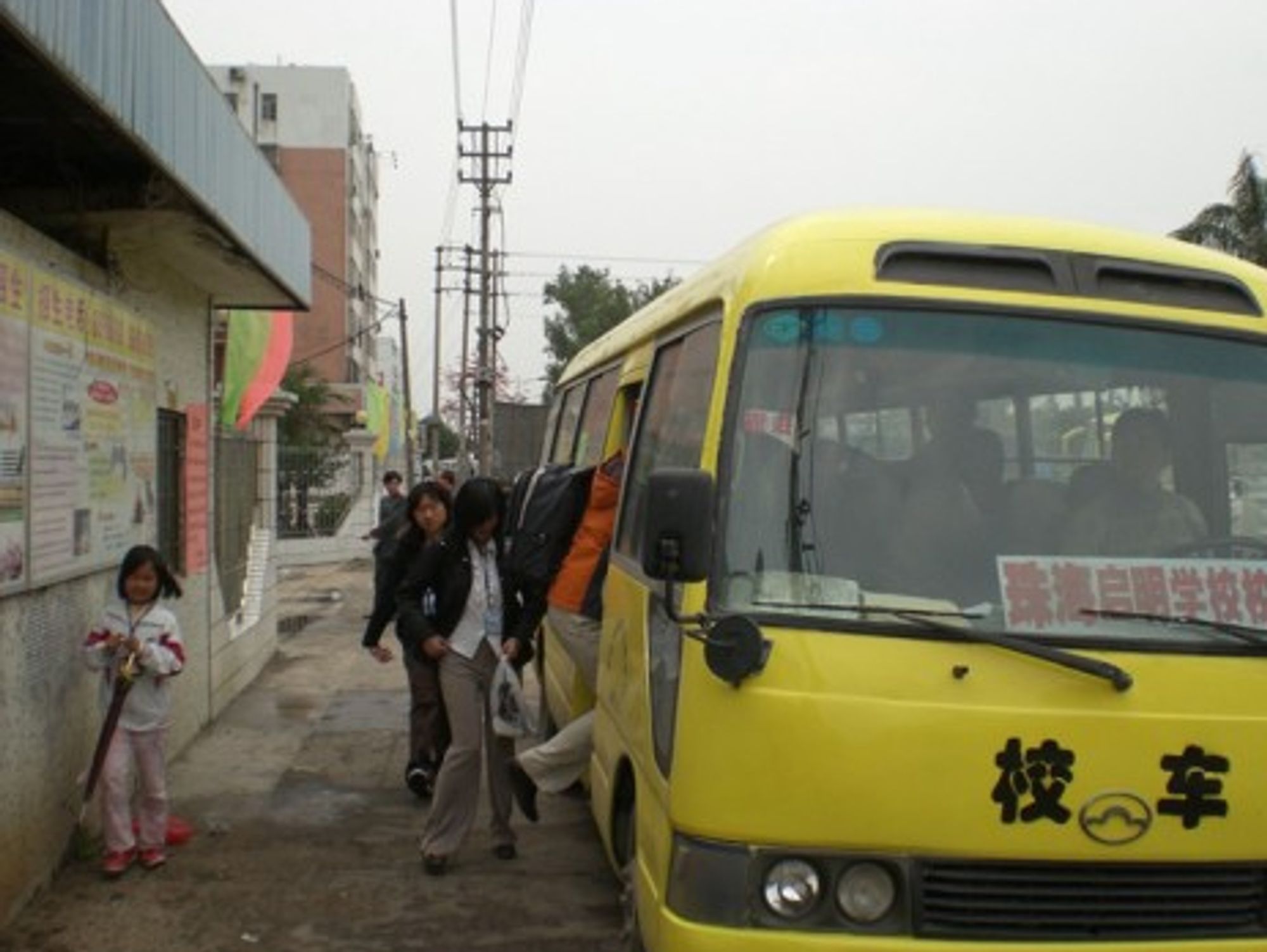 A Chinese school bus (jaaron)