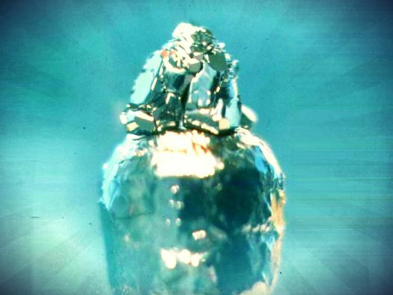 A close view of a thorium crystal