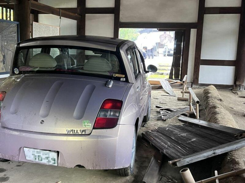 Le Weekend ➡️ Truss One-Way Ticket, Wind Turbine 2.0, Rear-Ending Japan’s Oldest Loo