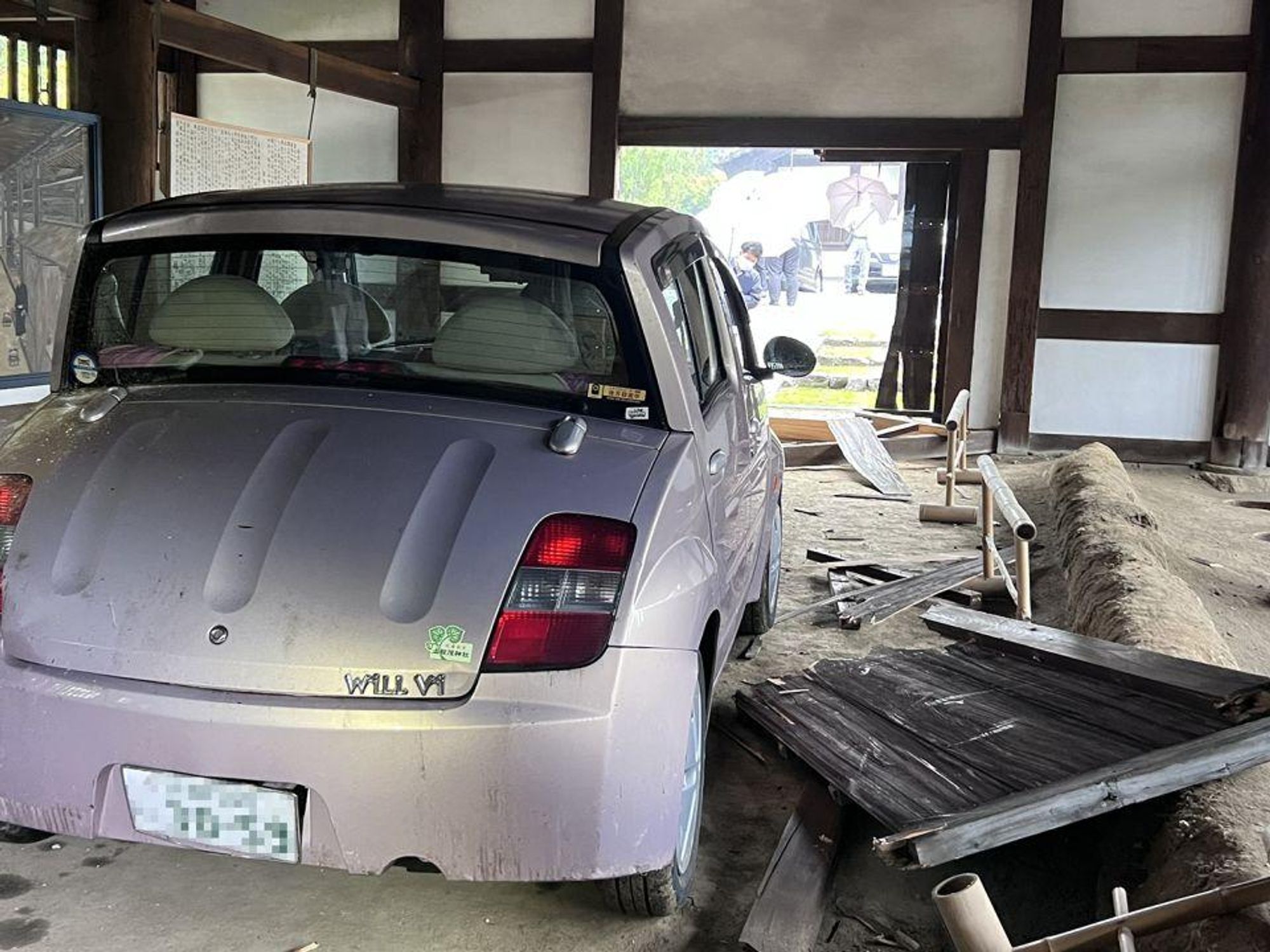 Le Weekend ➡️ Truss One-Way Ticket, Wind Turbine 2.0, Rear-Ending Japan’s Oldest Loo