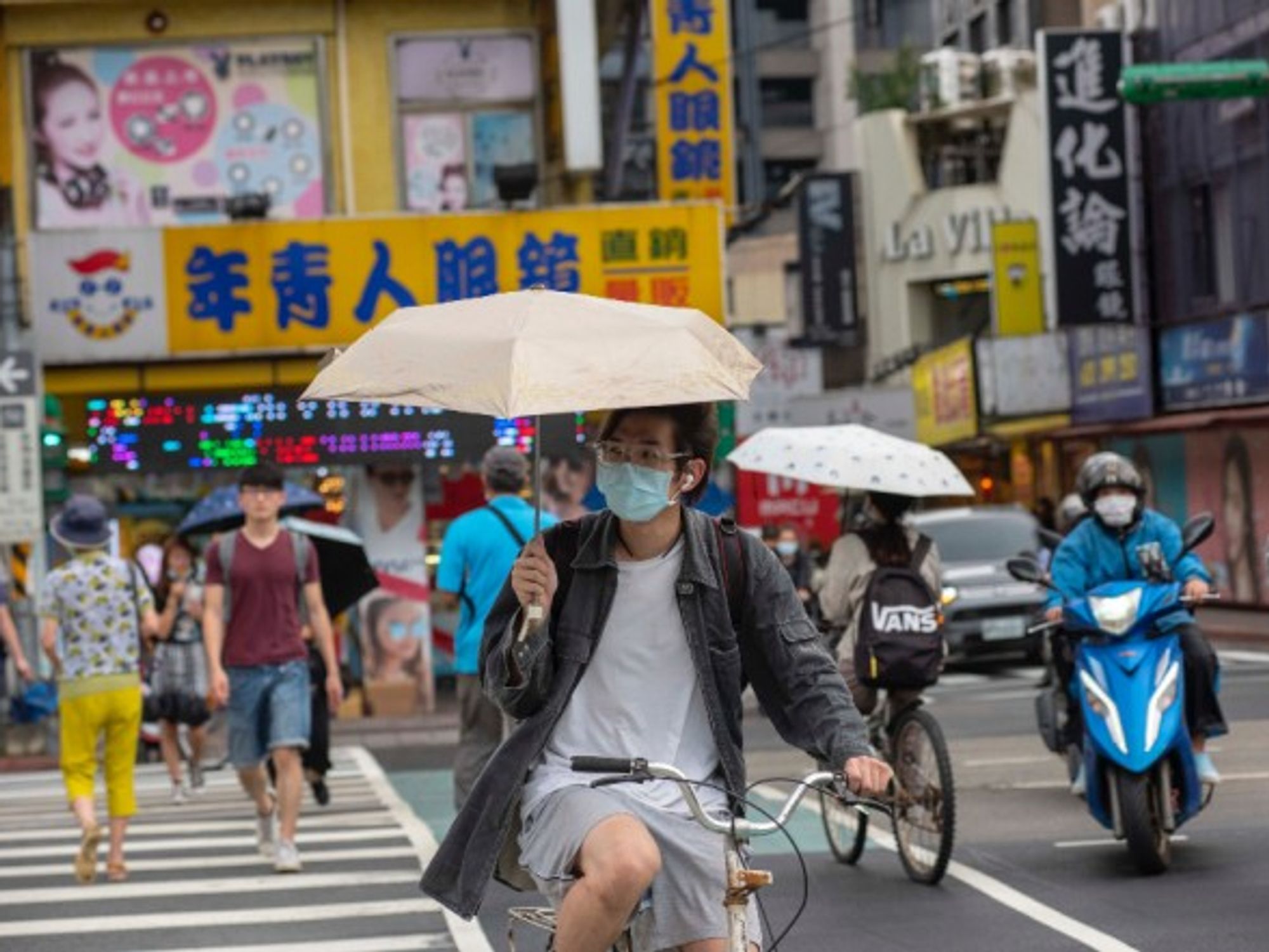 A cyclist wearing a mask near the National Taiwan University in Taipei