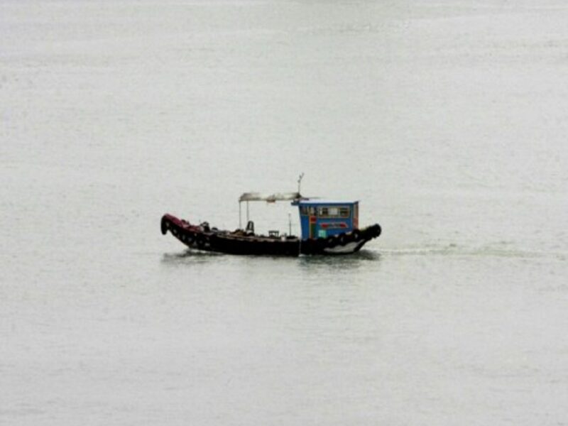 A fishing boat near Shangai (Bruce Tuten)