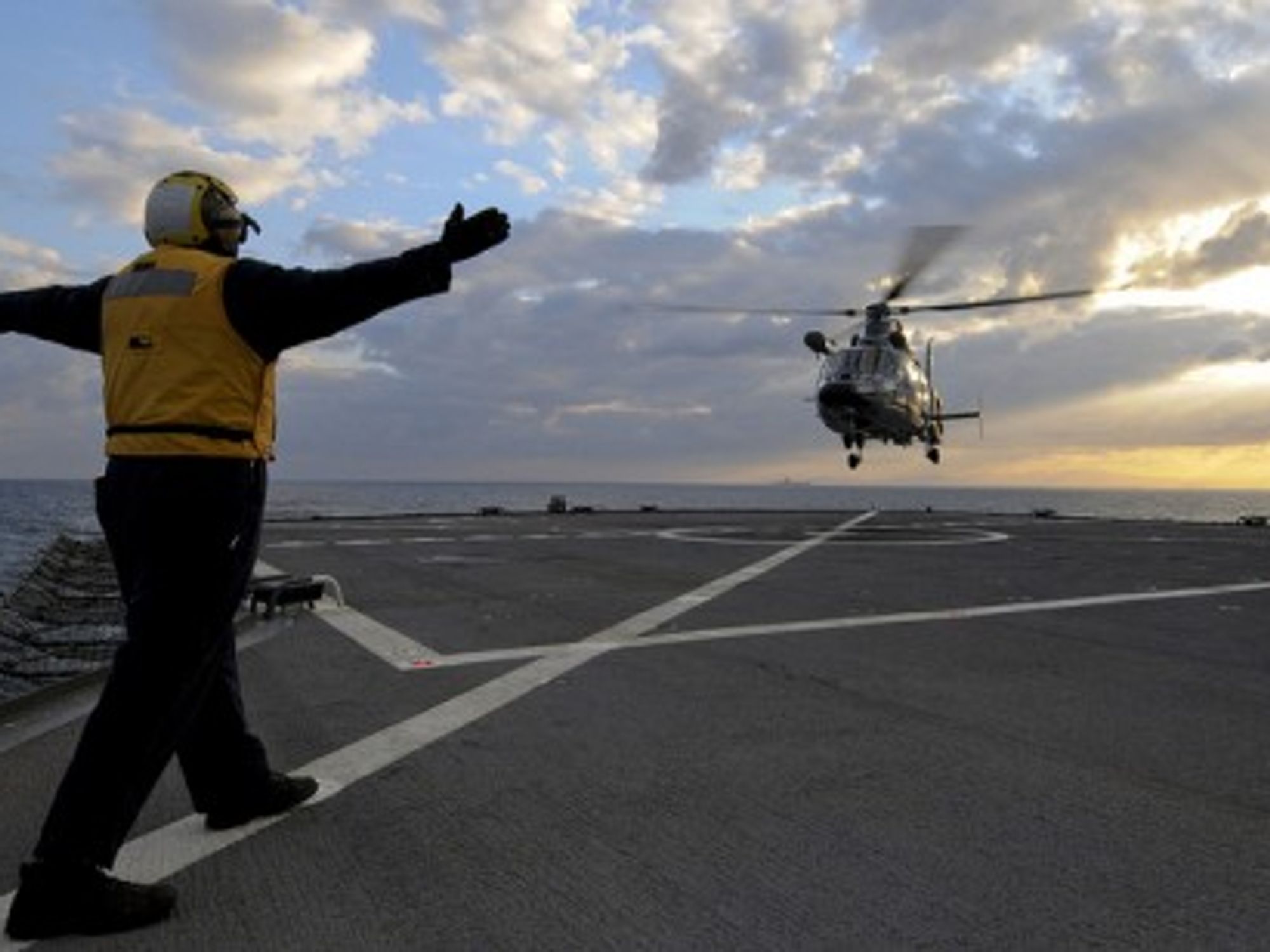 A French helicopter off the coast of Libya (US Navy)