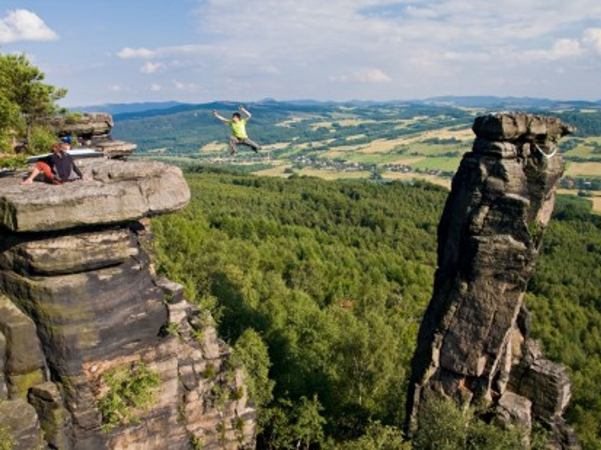 A highline in Bohemian Switzerland near the village of Tisá (Stefan Junghannss)