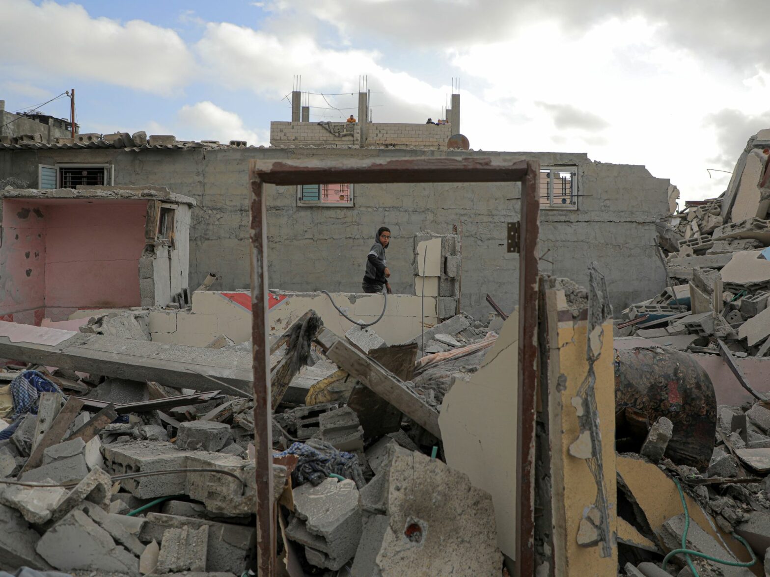 A man checks rubble of destroyed buildings after an Israeli airstrike in the southern Gaza Strip city of Rafah, April 21, 2024.​