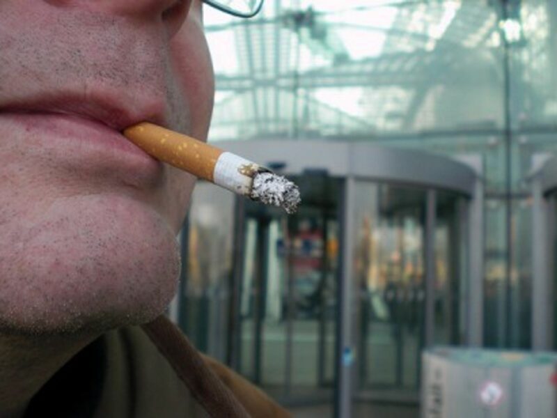 A man smoking in Berlin (Onnola)