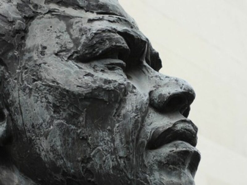 A Mandela statue in London (paul-simpson.org)