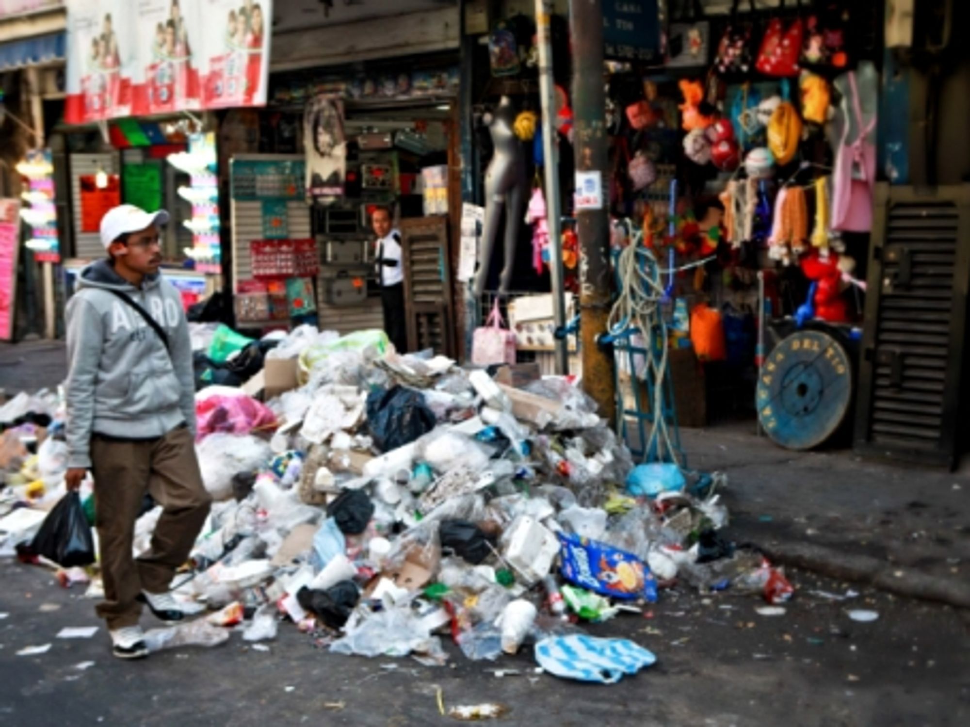A Mexico City street littered with trash
