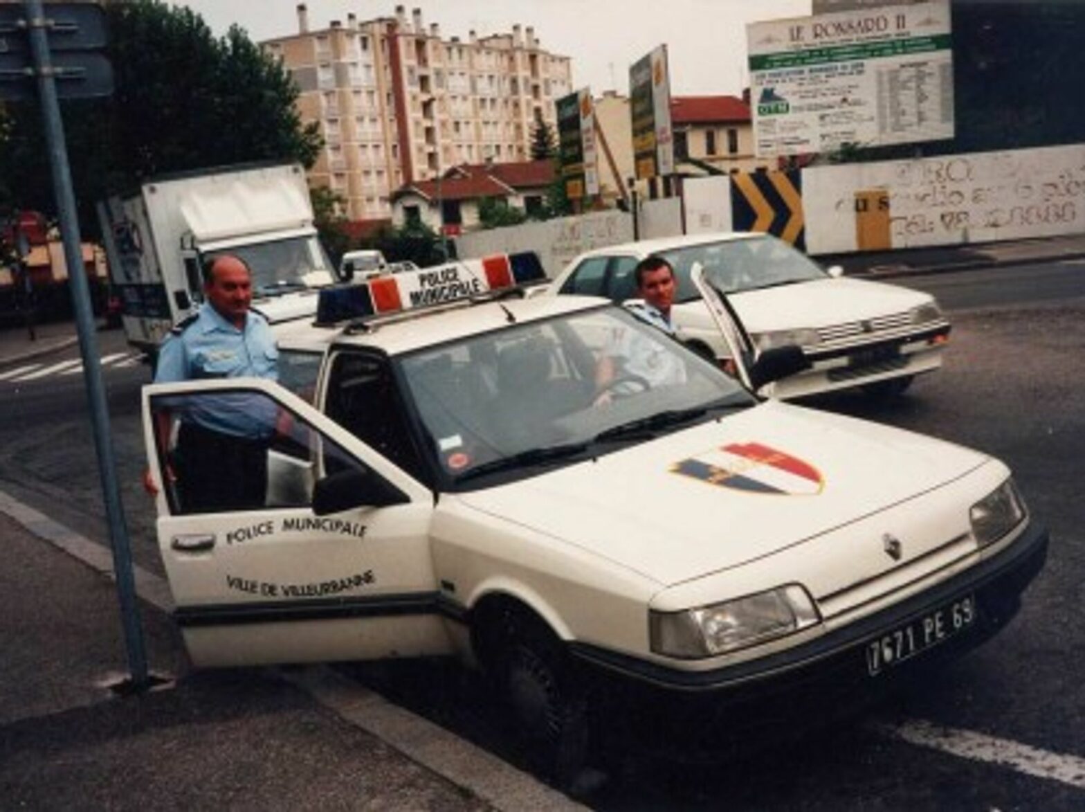 A municipal police team in a Lyon suburb (sammydavisdog)