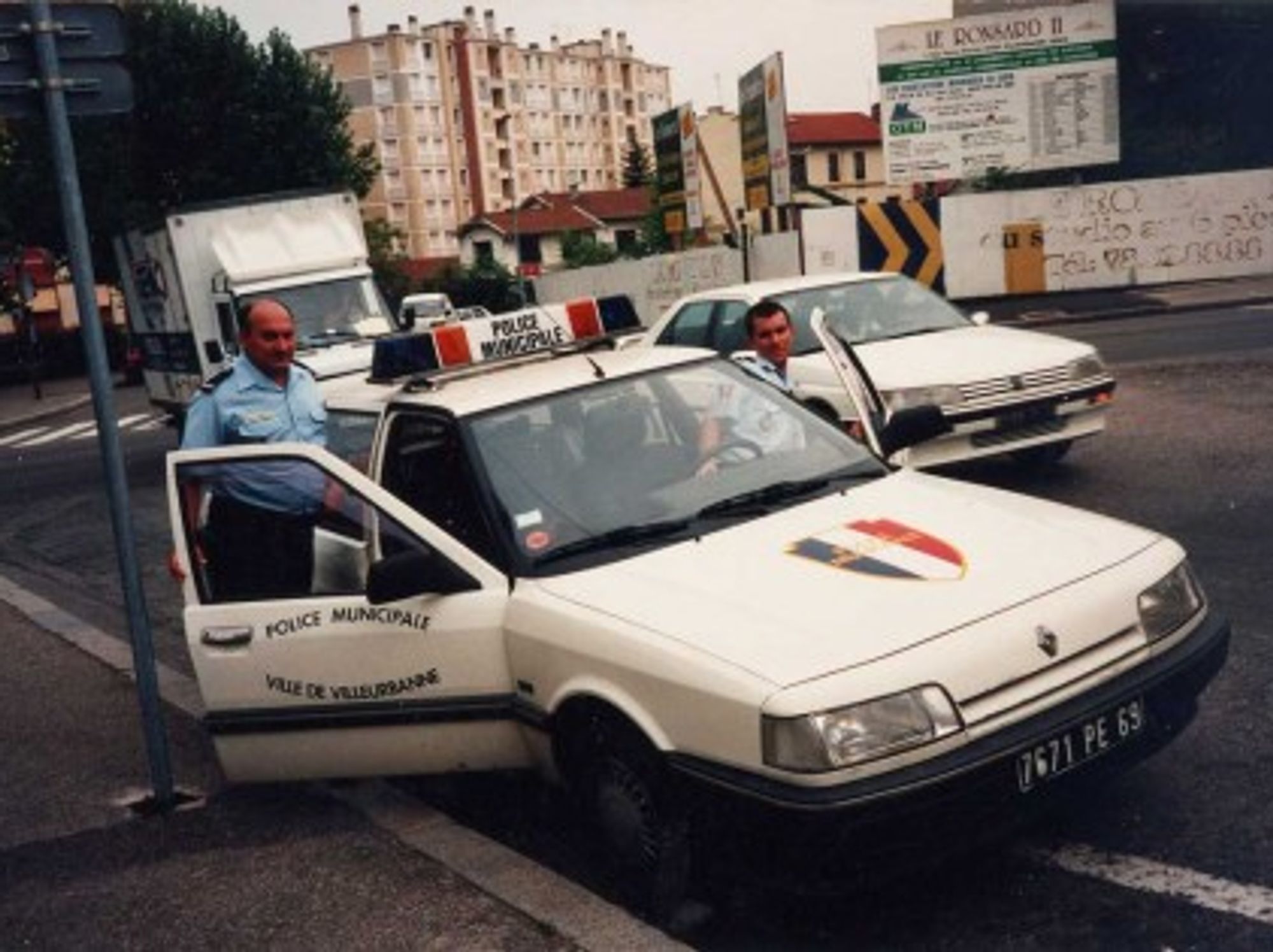 A municipal police team in a Lyon suburb (sammydavisdog)