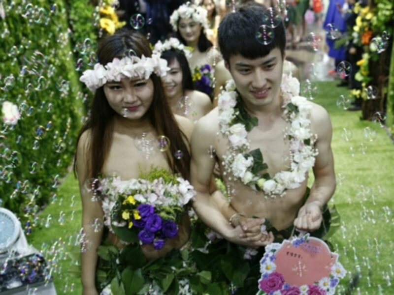 A naked wedding in Hangzhou on April 24