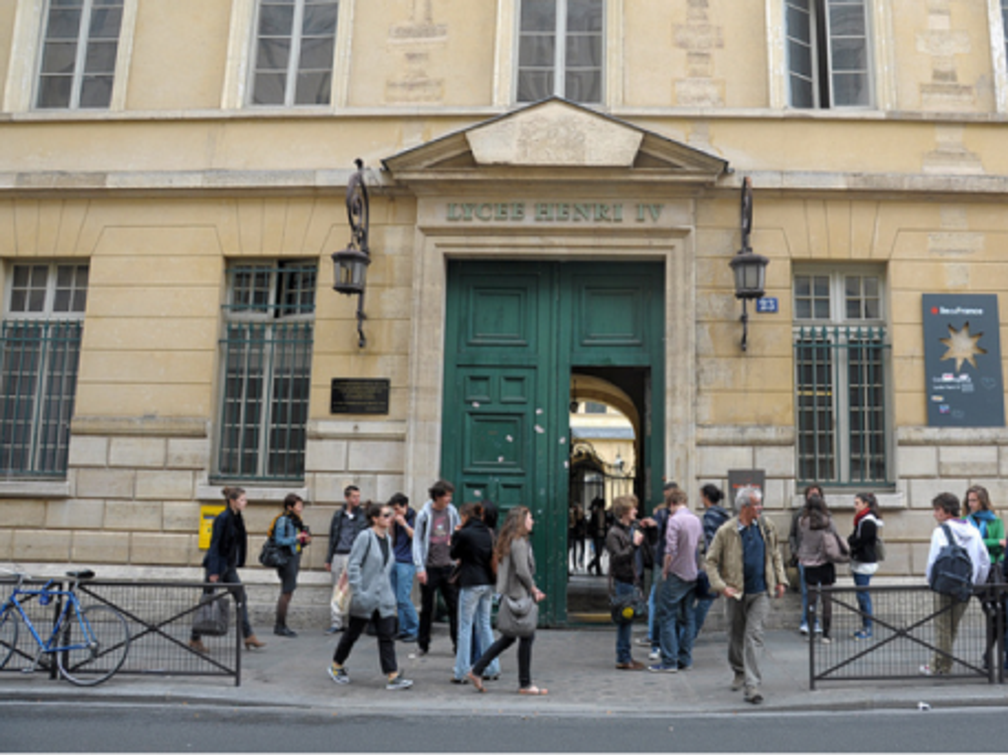 A Paris high school (faungg)