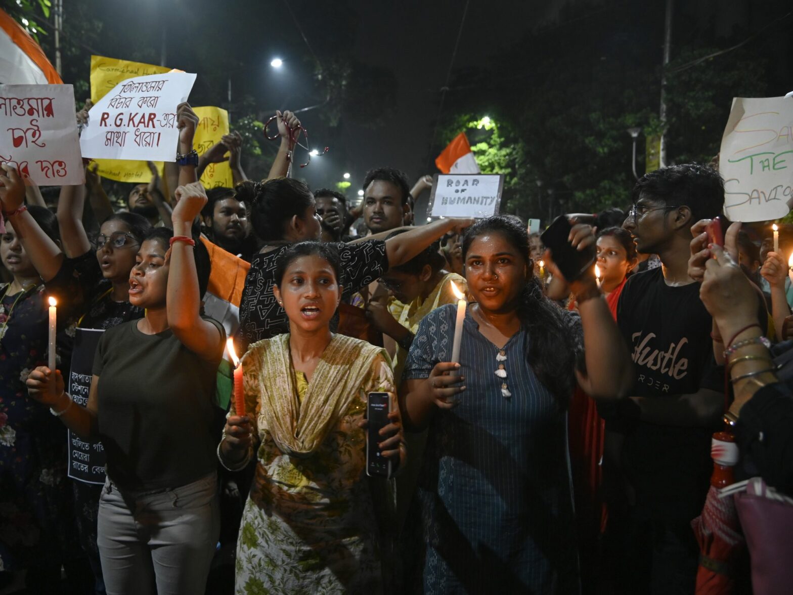 A photo of Protesters participated to a Candle Rally for demanding justice for the murder of a 31 year old post-graduate trainee in Kolkata.