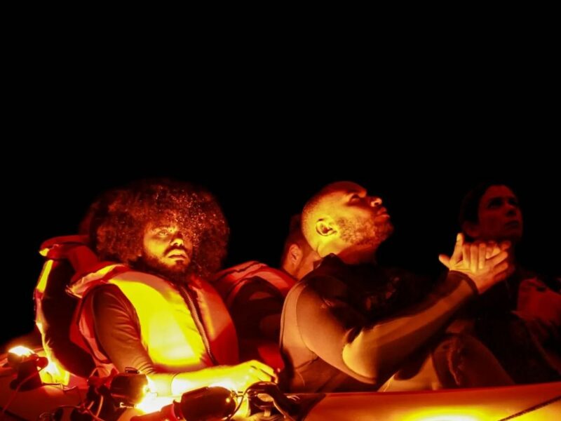 A photograph of drama "Na boca do tubarão" performed in Lisbon.
