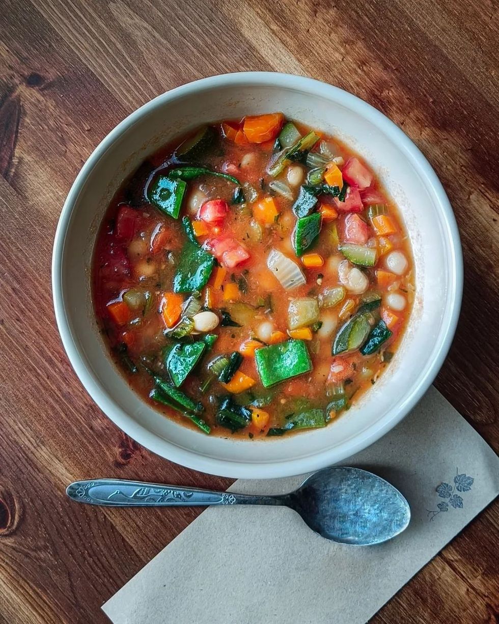 A photograph of Tommaso Melilli's signature dish, a minestrone.