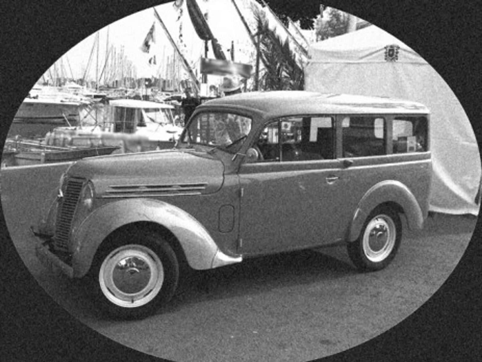 A post-War Renault Juvaquatre (Houbazure)
