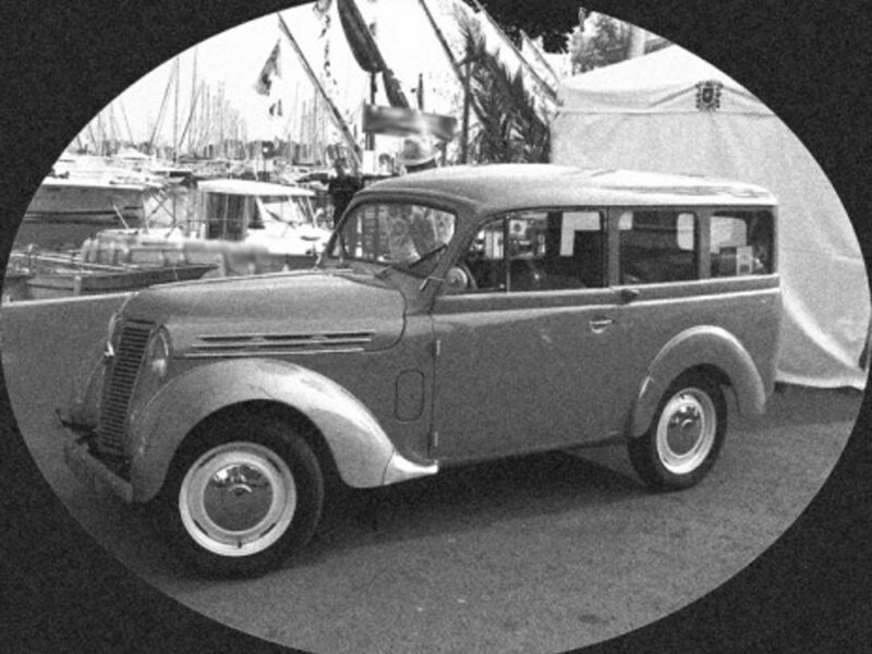 A post-War Renault Juvaquatre (Houbazure)