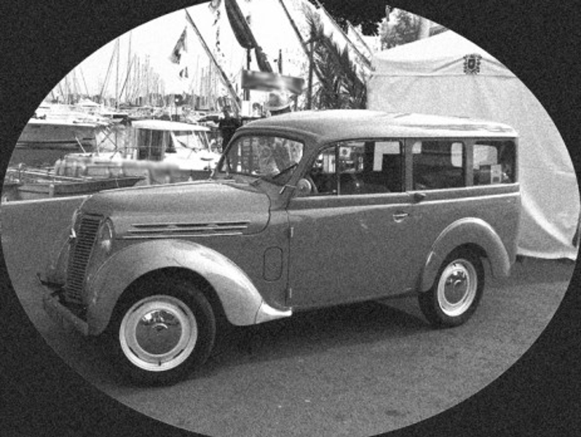 A post-War Renault Juvaquatre (Houbazure)