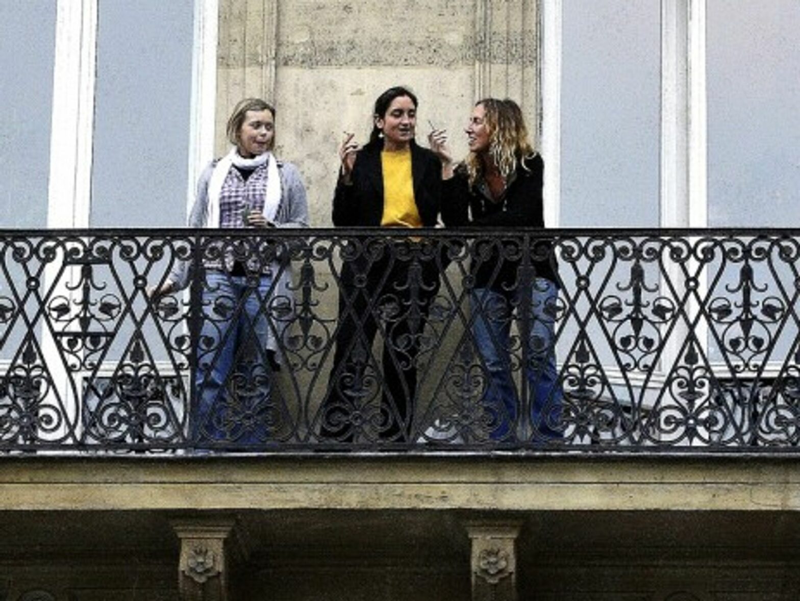 A smoke break in Paris (jfgornet)