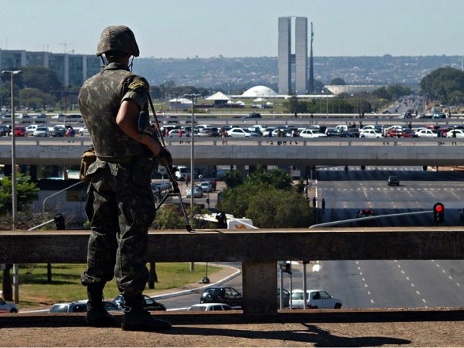 A soldier in charge of security for the UNASUR in Brasilia