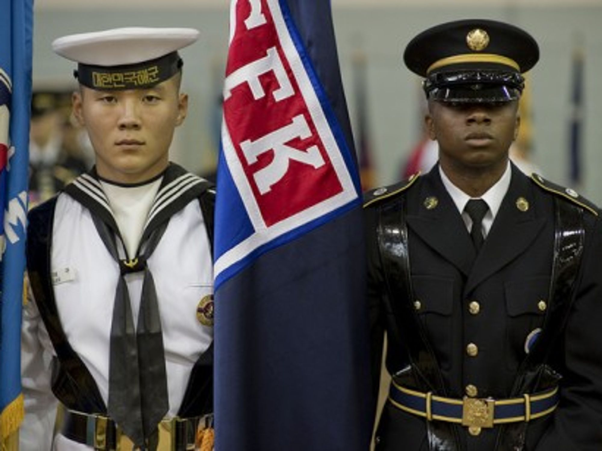 A South Korean navy sailor and US army soldier at Yongsan (Joint Chief of Staff)