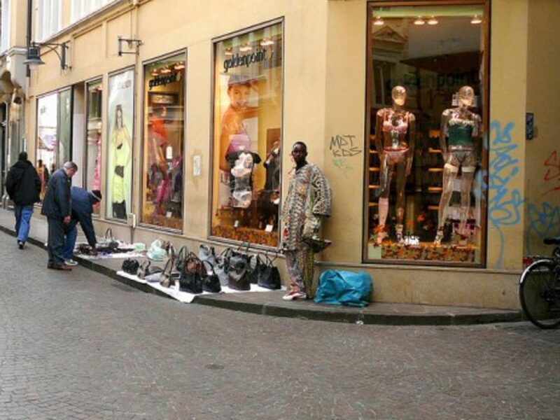 A street vendor in northern Italy (krossbow)