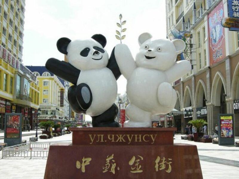 A tale of two bears: In the Chinese city of Manzouli on the Russian border (dobbs383)
