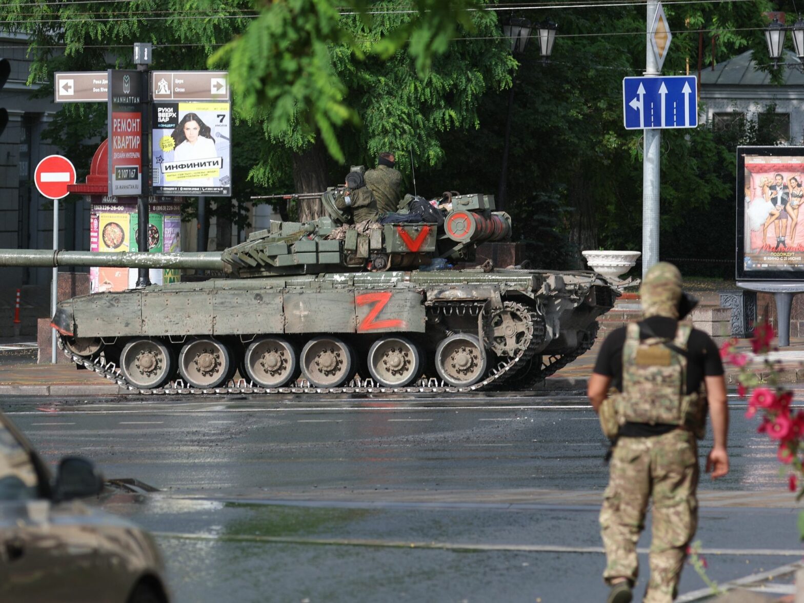 A tank in the streets of Russia.