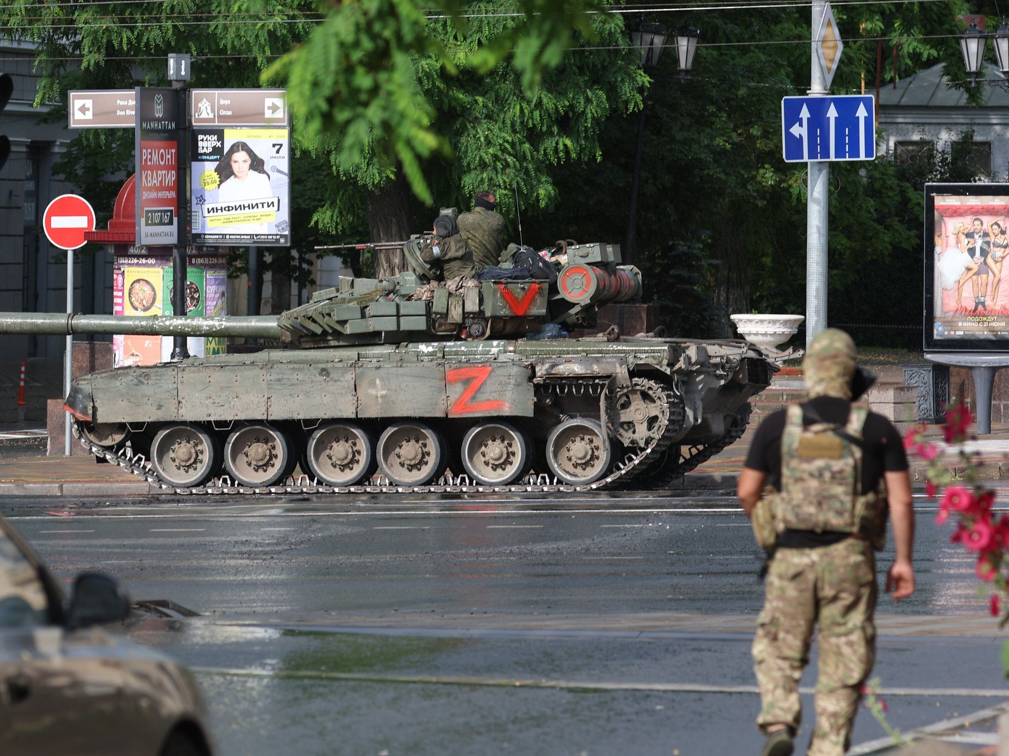 A tank in the streets of Russia.
