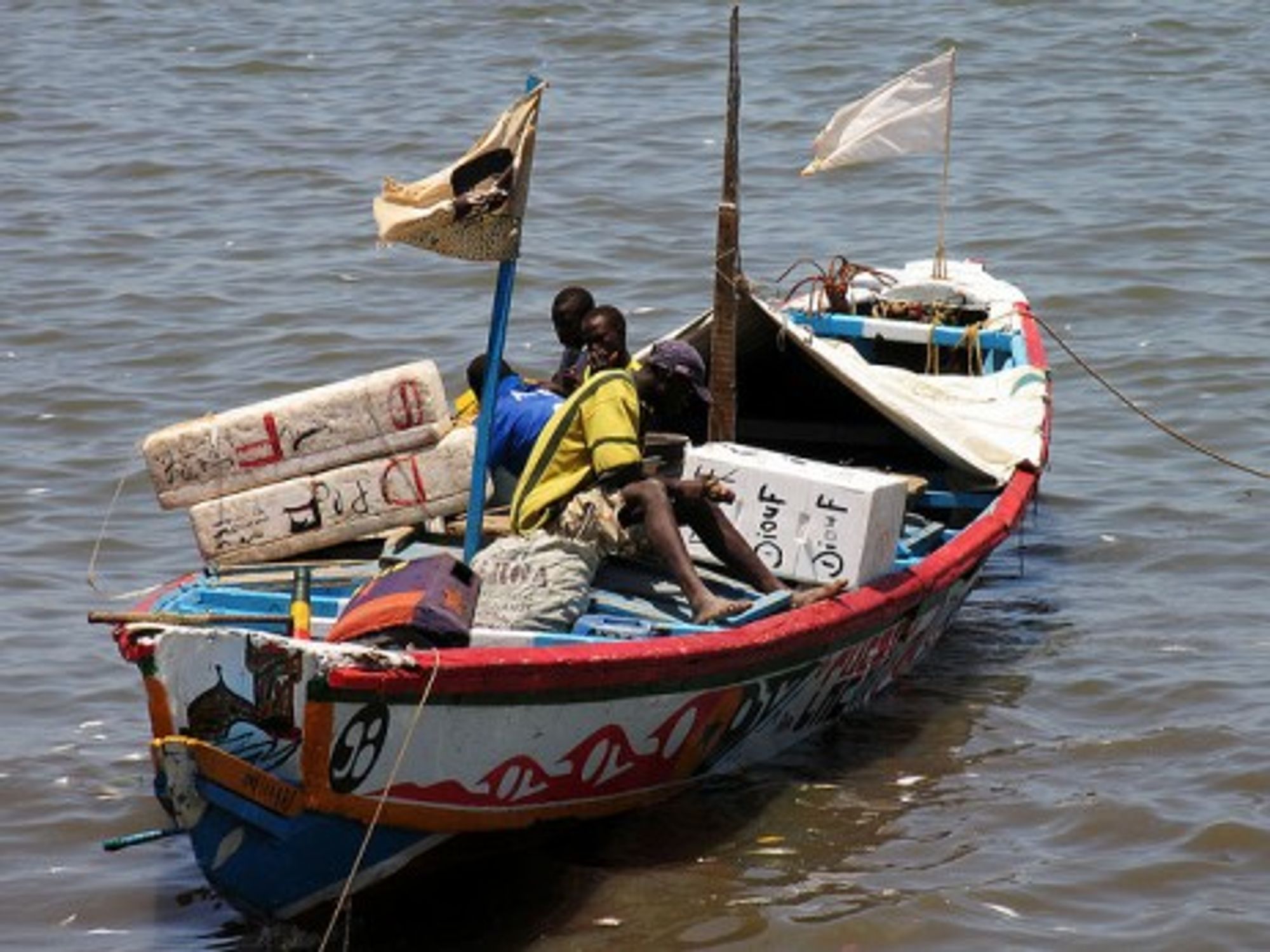 A traditional fishing boat in Mbour (slosada)