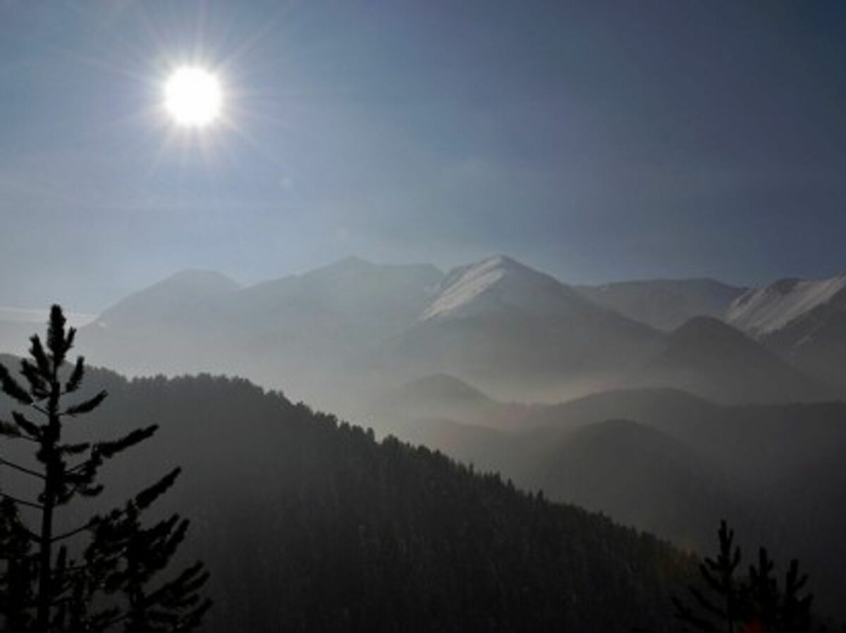 A winter panorama at Bansko ski resort (Lenta Moebiusa)