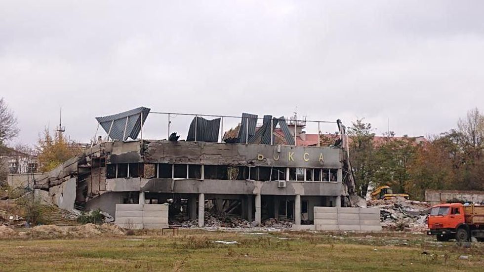 Abandoned Russian post in Kherson as troops begin to retreat