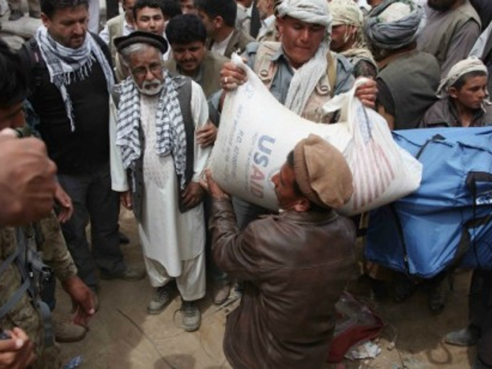 Afghanistan landslide victims receive aid.