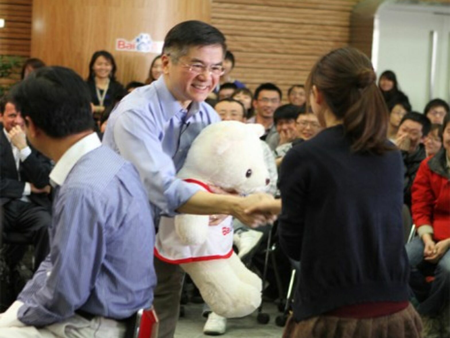 American Ambassador Gary Locke meeting employees of a Chinese web services company in Beijing (PAS China)