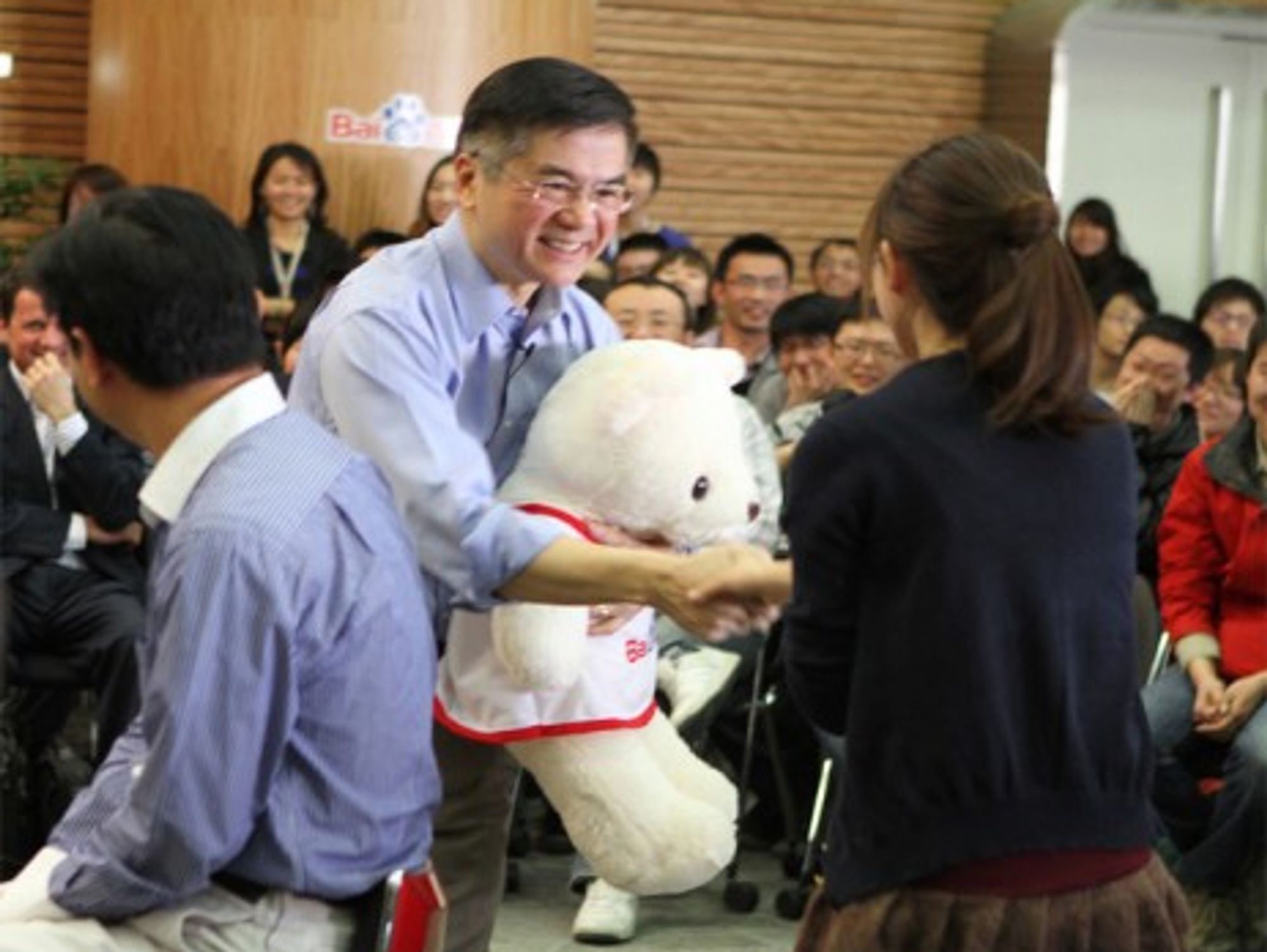 American Ambassador Gary Locke meeting employees of a Chinese web services company in Beijing (PAS China)