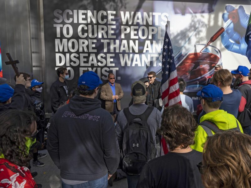 American anti-vaxxers protesting in front of Pfizer headquarters in New York