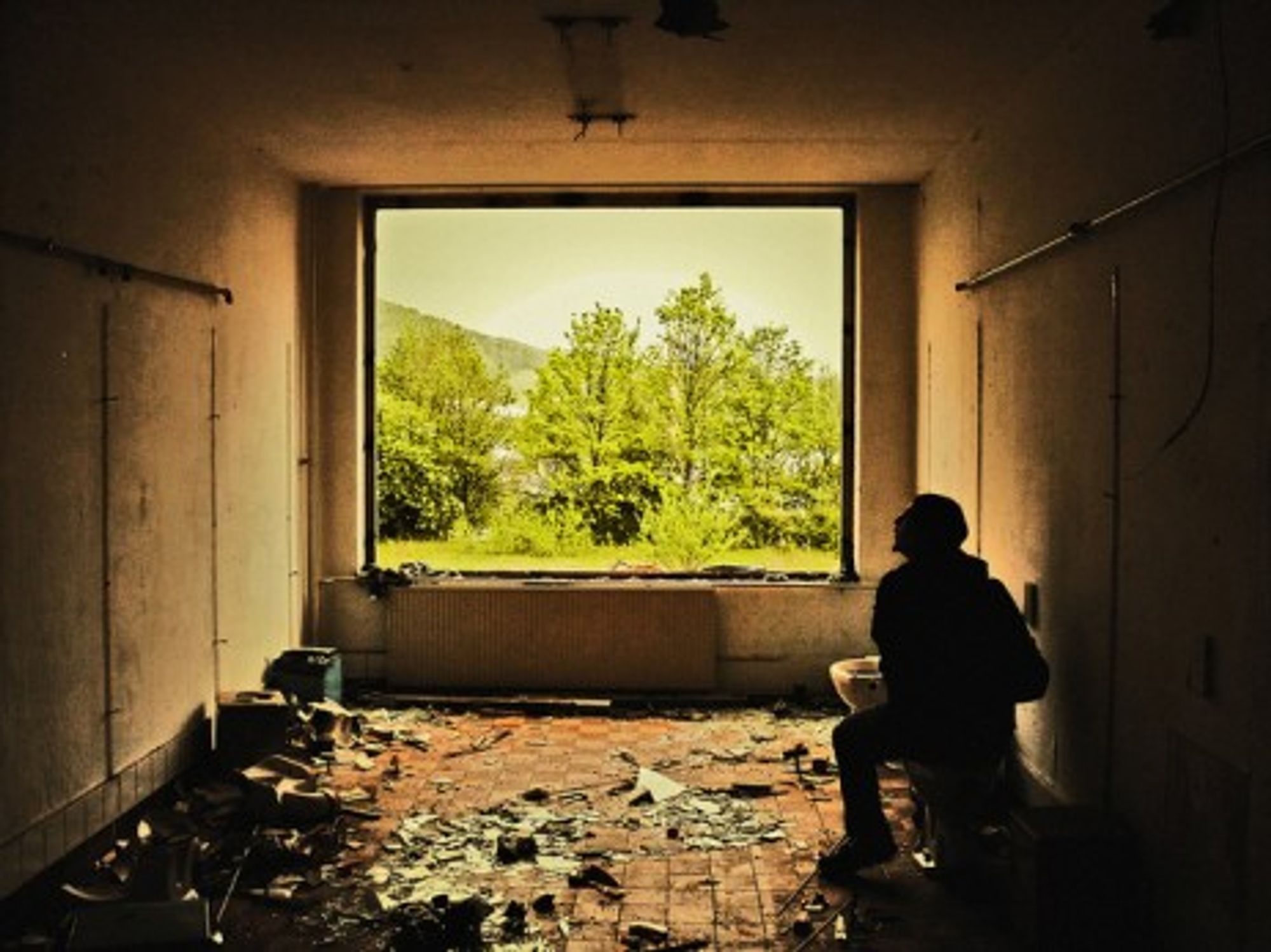 An abandoned school in Germany (Floksor).